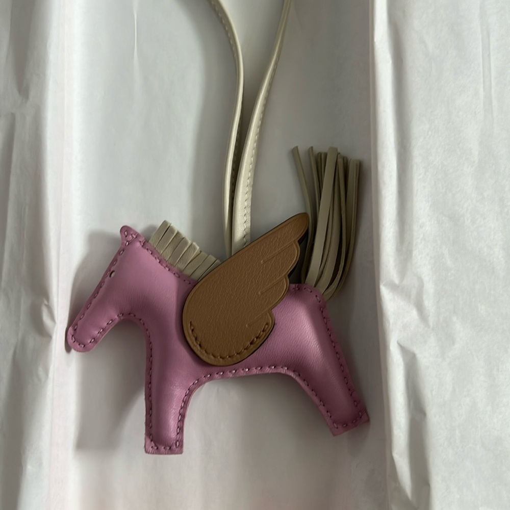 New!🩷 HERMES Pegase PM Bag Charm Pegasus Rodeo Mauve Sylvester/ Craie/ Chai